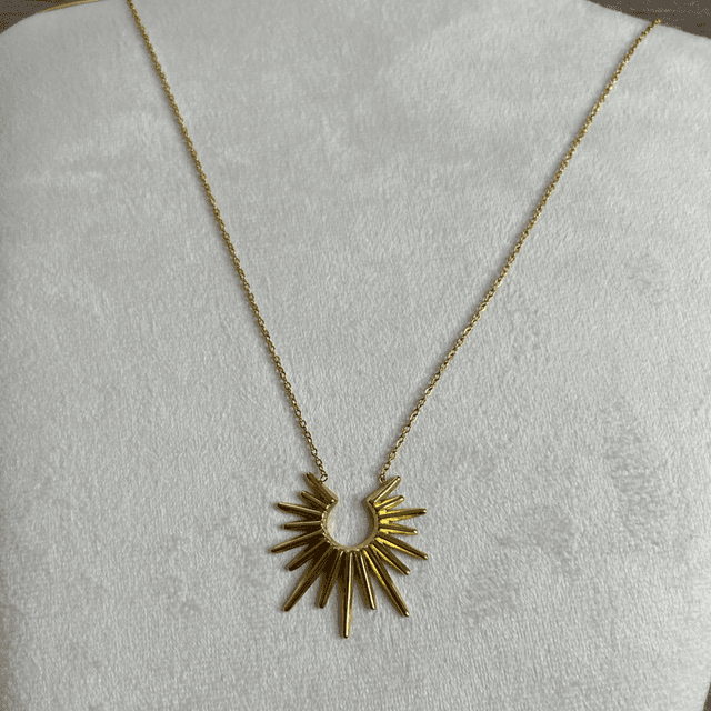 Collier levant